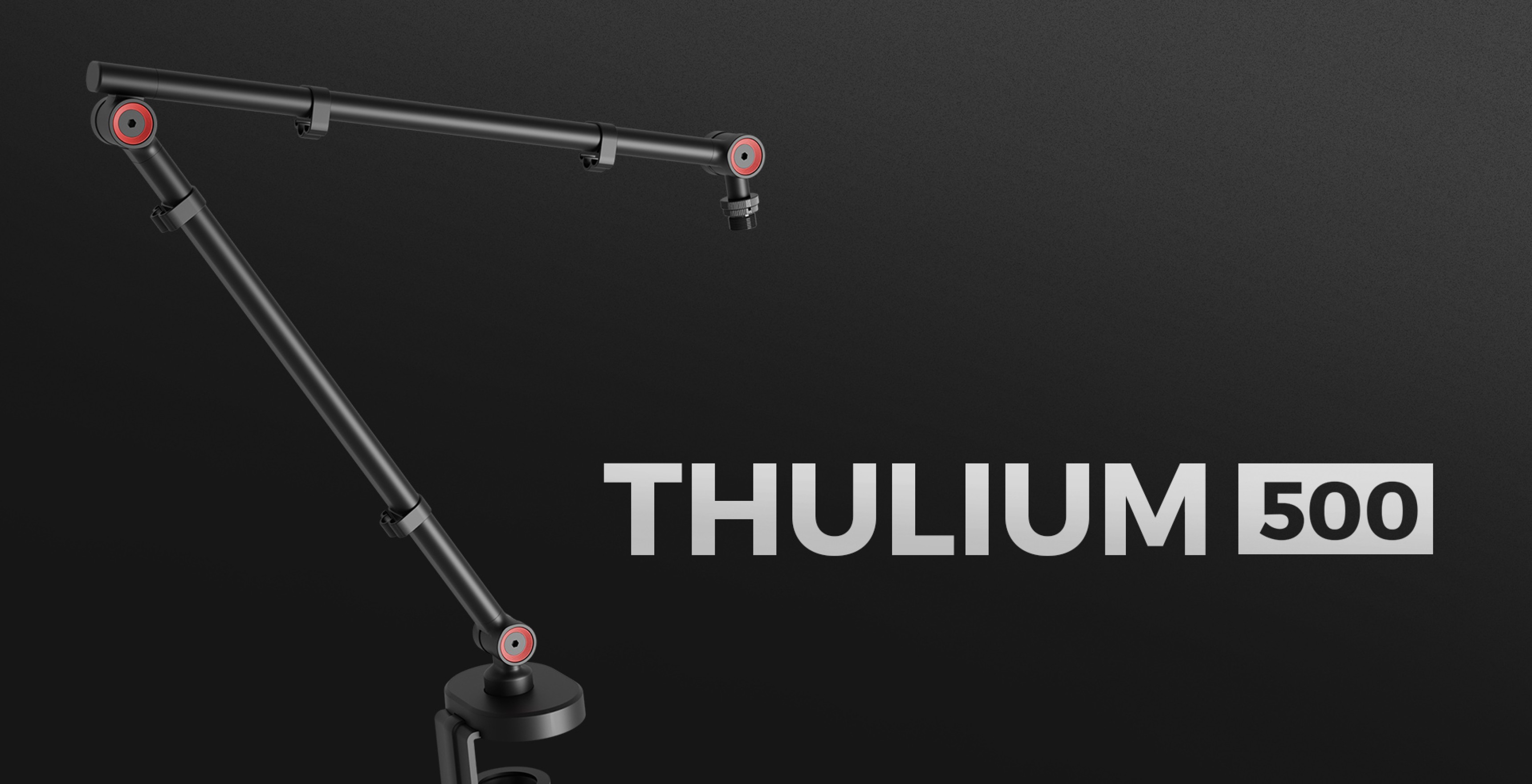 Nastavitelné rameno mikrofonu se závěsem pro sluchátka s označením "THULIUM 500" v elegantním černém provedení.